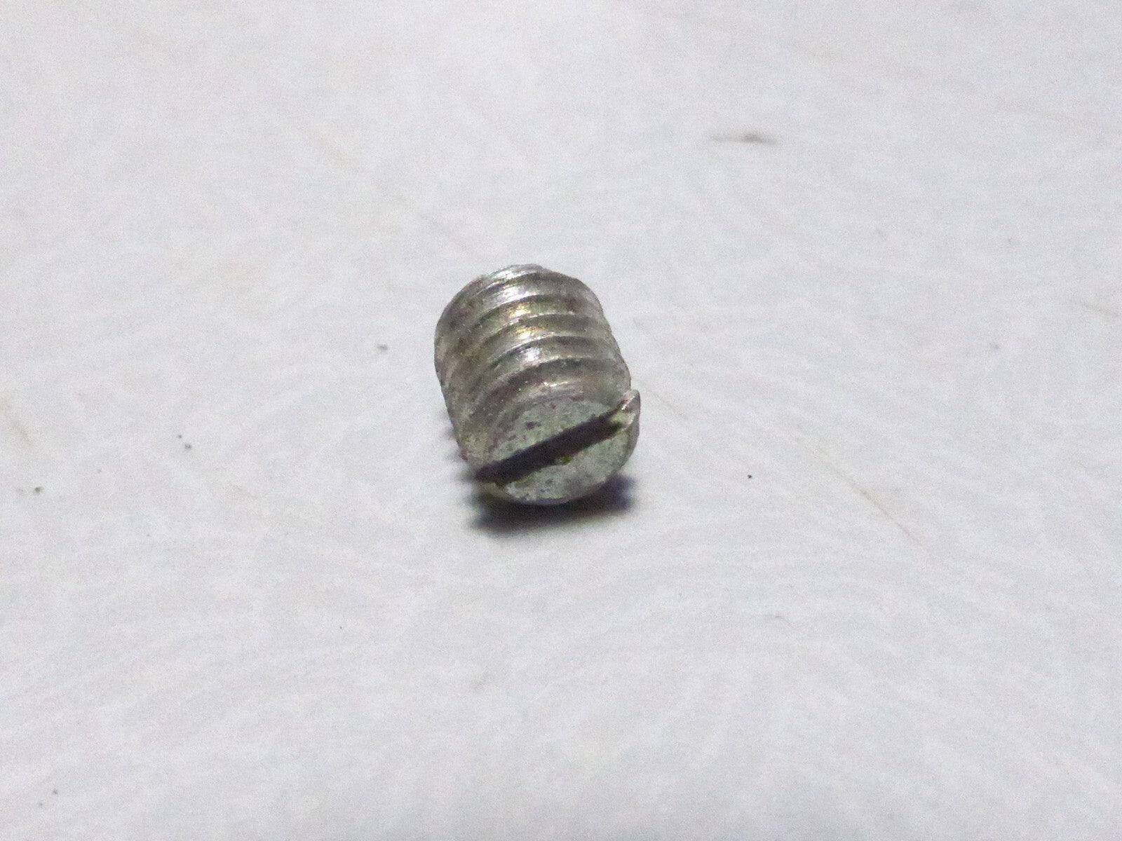 NOS 1 Vis  poignée Saker ancien stock 5x7 algi mobylette ,,,,,,