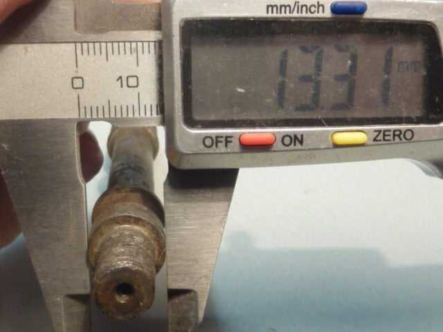 ancien Axe  longueur 121 mm diamètre 10mm  gorges