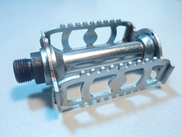 1 petite pédale lyotard ? vélo ancien vintage pedals  gauche  14/125
