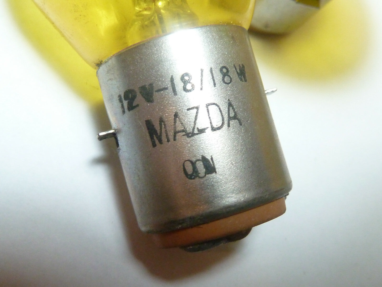 NOS 2 ampoules MAZDA éclairage vintage  12V 18/18 W BA 20 d jaune Bulb BA20d