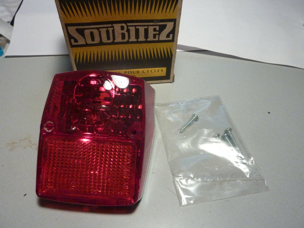 NOS seima 2063 FEU ARRIERE soubitez CYCLOMOTEUR PEUGEOT 104 NM.SCOPER V50
