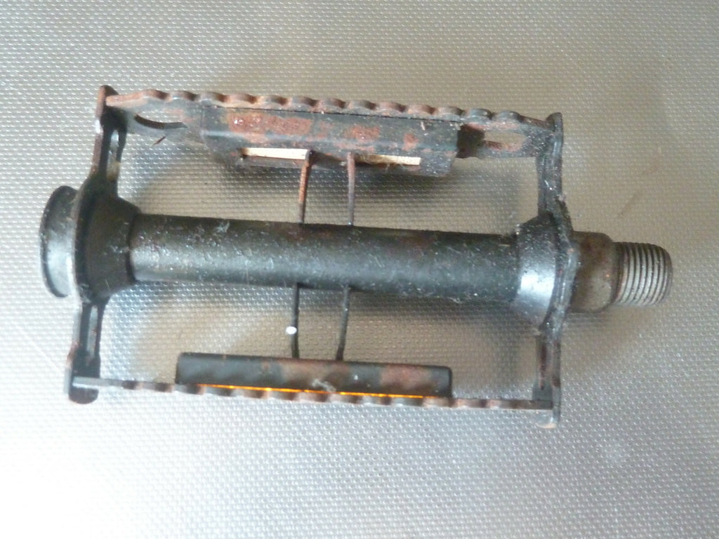 1 ancienne pedales 14/125 velo vintage lyotard ville randonneur cyclo