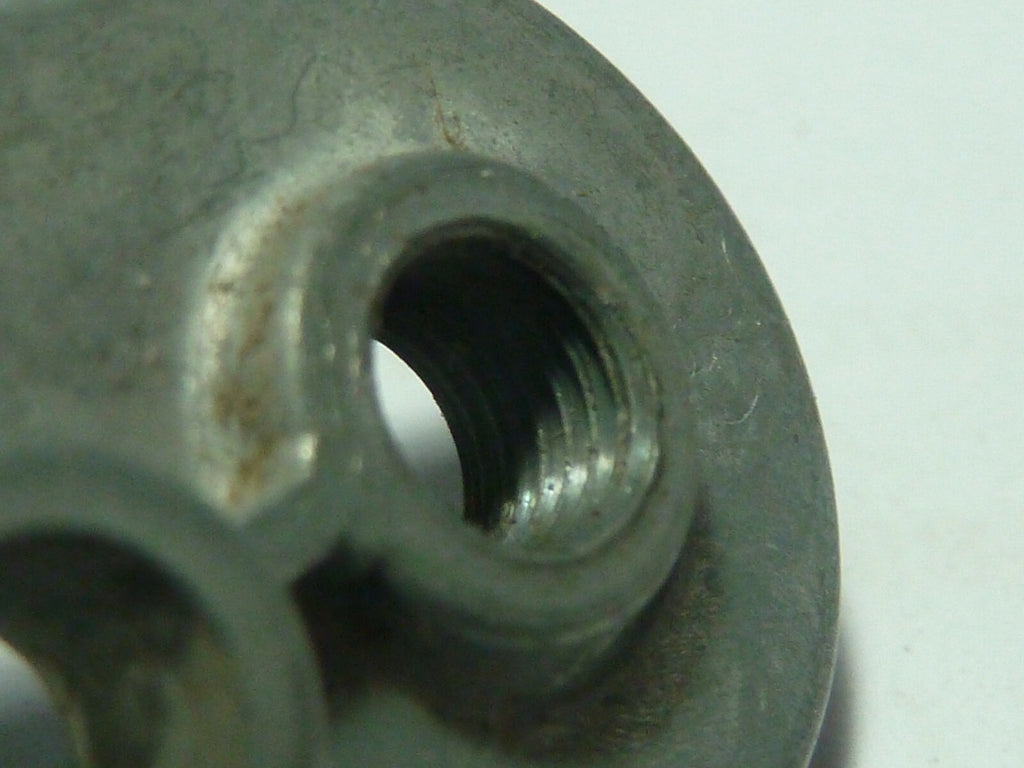 COUVERCLE AVEC PAS DE VIS CARBURATEURS GURTNER AR 2/12+2/10 MOTOBECANE AV42 AV49