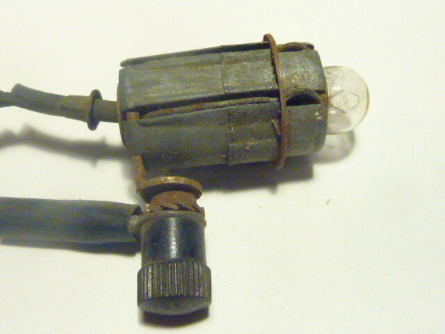 ancien patte support  porte ampoule  renault peugeot simca citroen ???