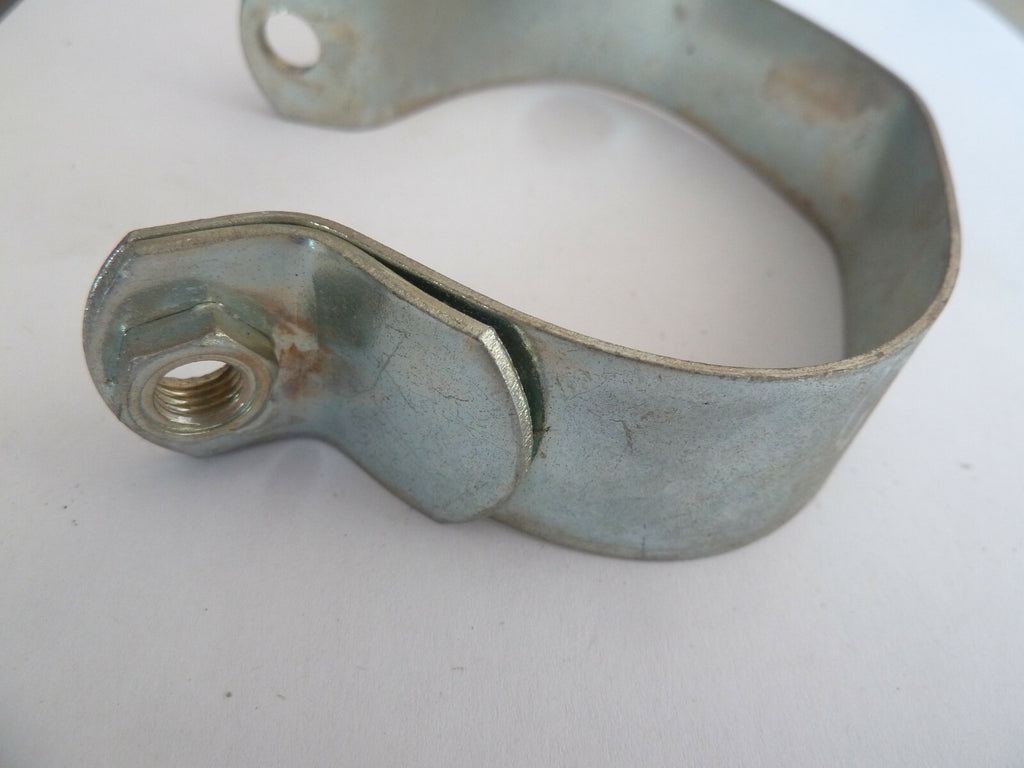 Collier échappement ovale avec ecrou M7 soudé Motobécane neuf ancien stock