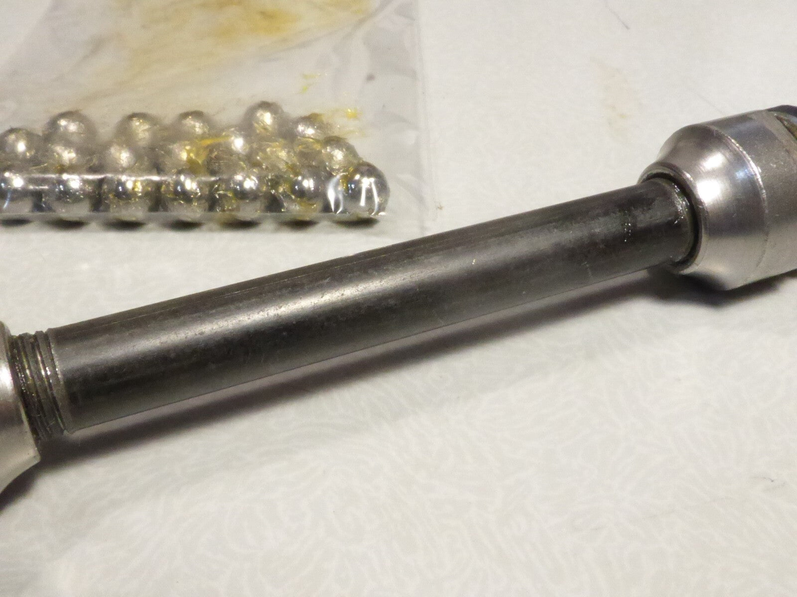 NOS 1 Ancien vintage AXE creux ROUE  vélo cyclo Ø 8 longueur 139 mm neuf ofmega