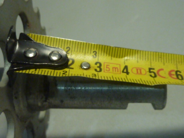 NOS axe PEDALIER ANCIEN 20 Zähne  Tretachse 20 DENTS moped altes Puch ? CIAO ?