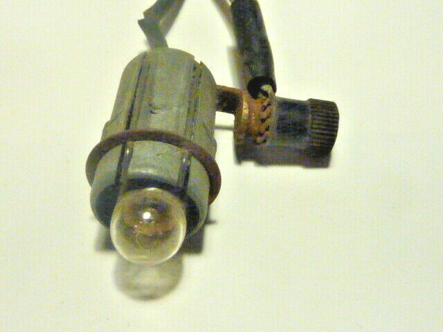 ancien patte support  porte ampoule  renault peugeot simca citroen ???