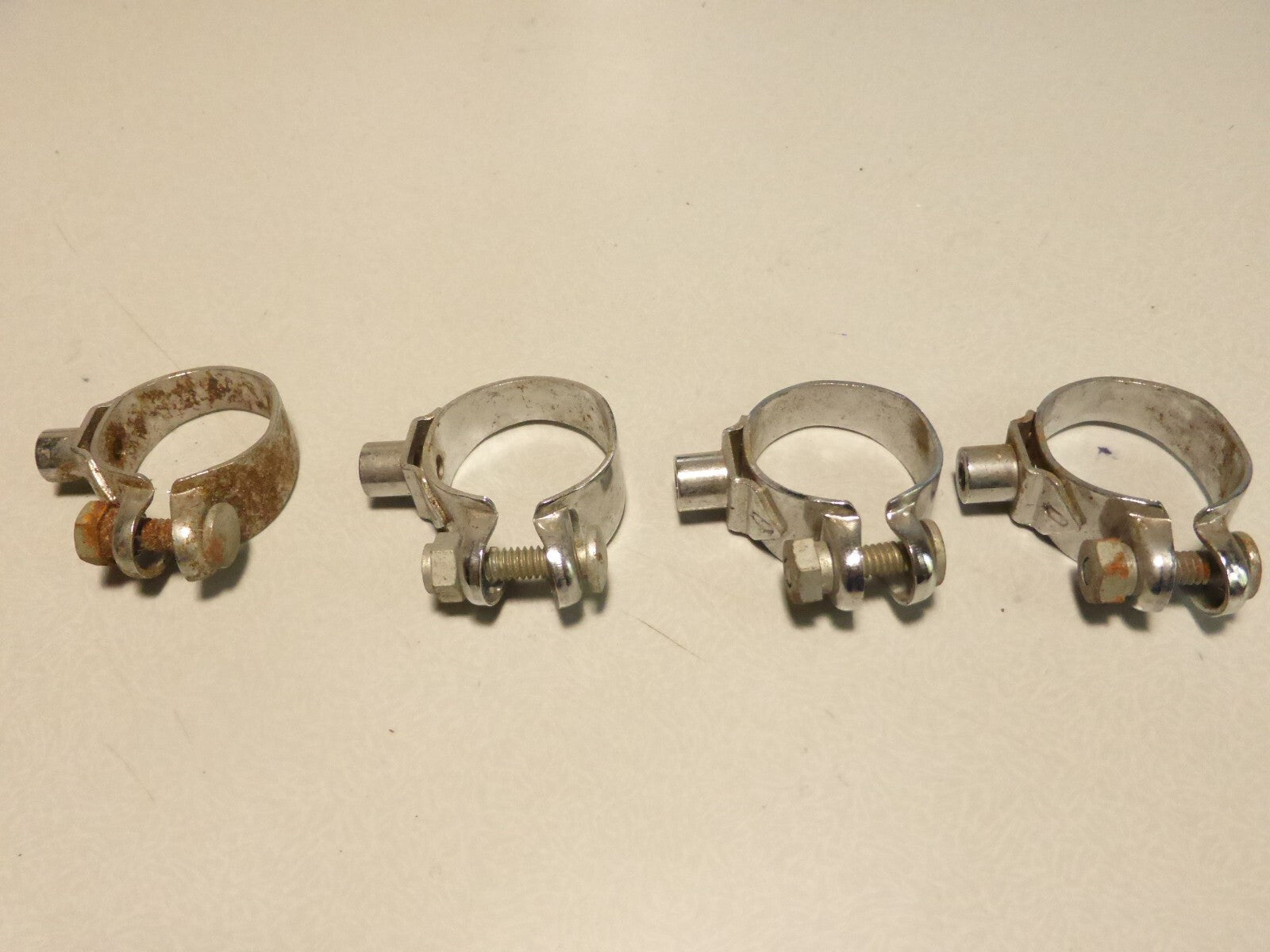 NOS lot de 4 Huret collier Levier De Vitesses Pince Shifter Band 28 mm