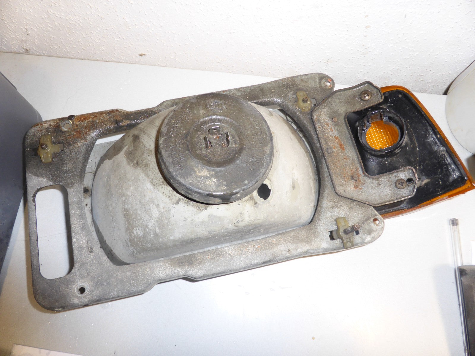 1 clignotant 1 Phare avant Droit 302-122932 VW Jetta HELLA 24547R7 24547R20