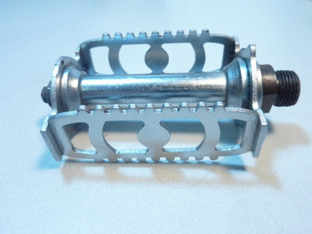 1 petite pédale lyotard ? vélo ancien vintage pedals  gauche  14/125