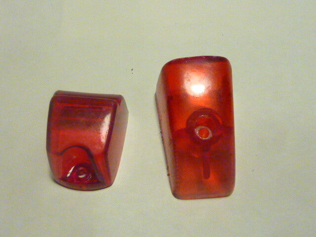 2 Ancien CABOCHON FEU ARRIERE origine inconnue  petit cibié ? arrière