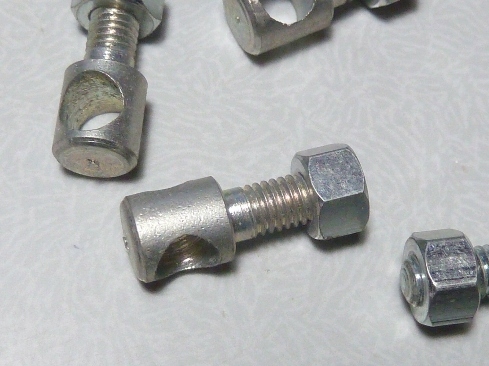 NOS 4 anciennes SERRE TRINGLE  L 22.3 X 8 X D 6mm POUR TRINGLE DE 6 mm Algi