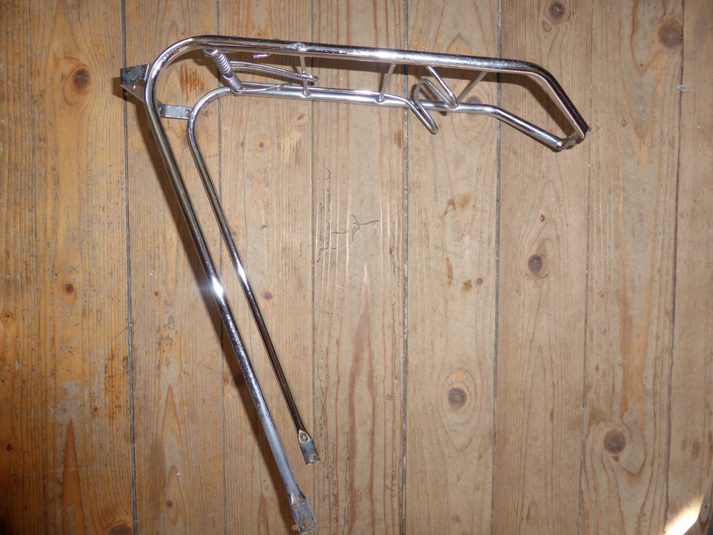✨NOS porte bagage arrière  a clapet acier velo Peugeot gitane roue 700 vintage ✨