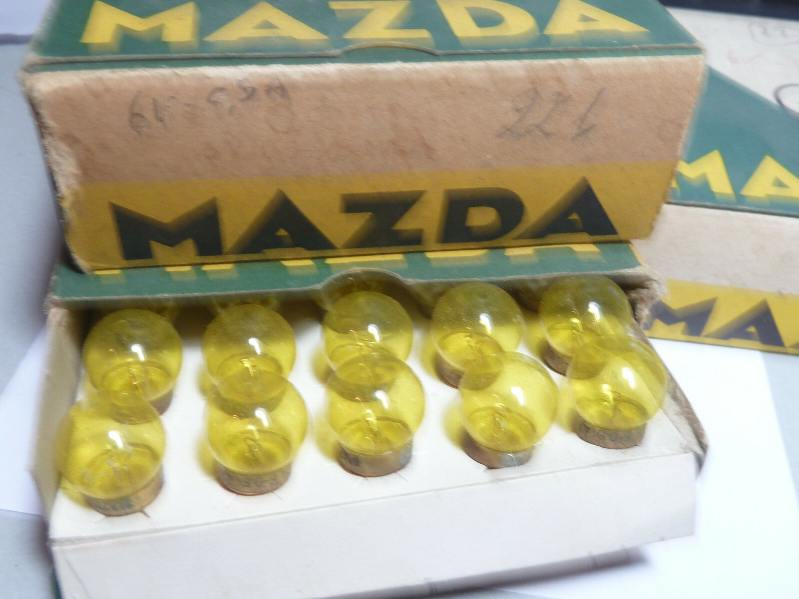 1 AMPOULE jaune vintage mazda  A VIS 6V 0.5 A sph 15 E10 3W