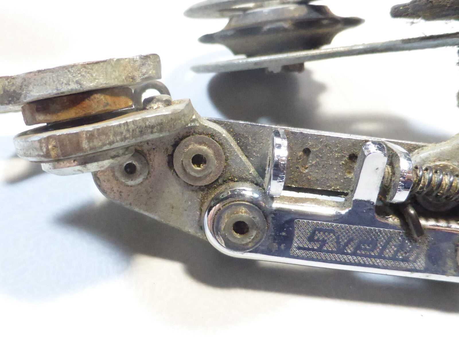 Dérailleur avant huret svelto   HURET SVELTO DERAILLEUR VINTAGE HURET SVELTO