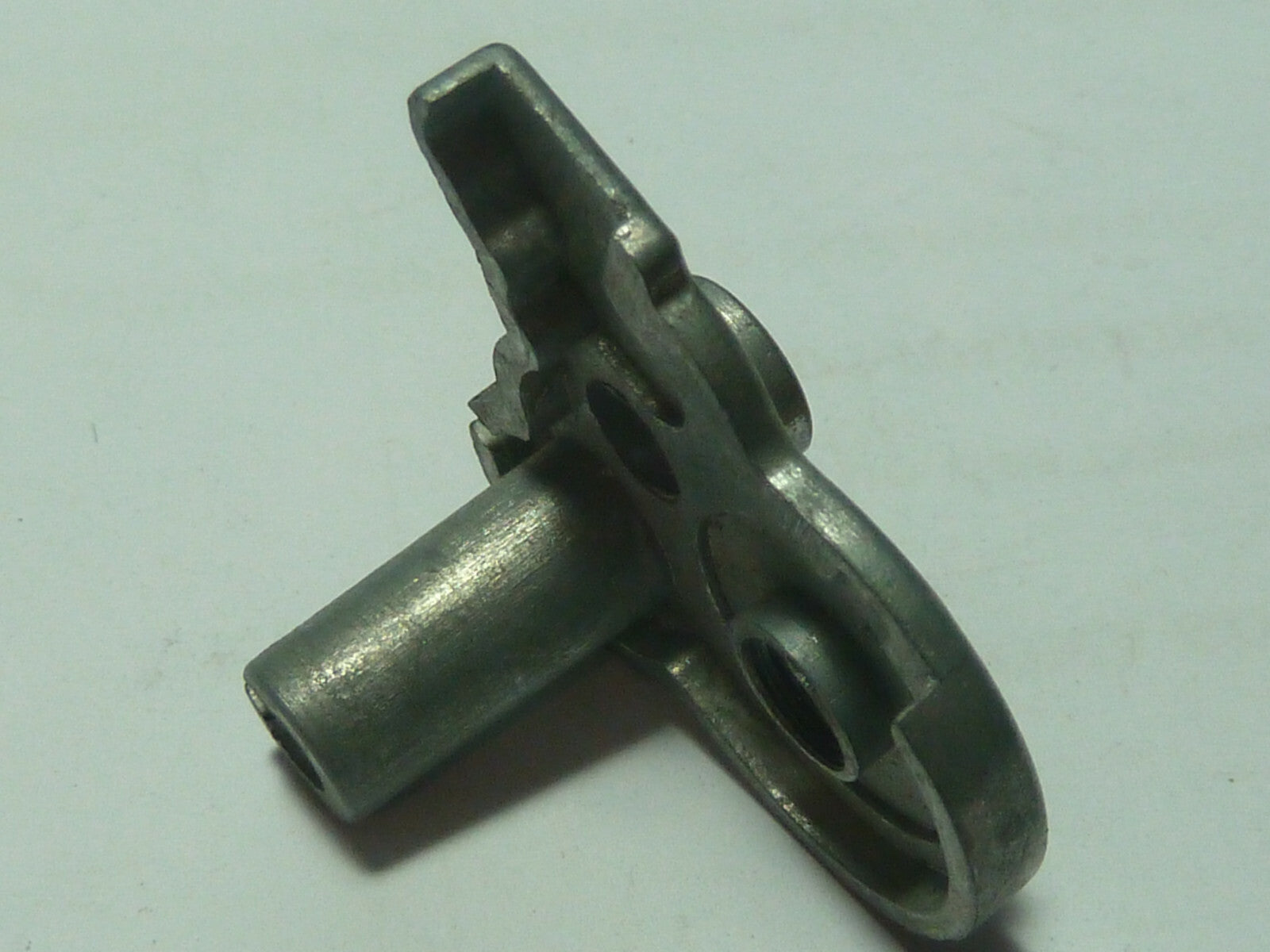 COUVERCLE AVEC PAS DE VIS CARBURATEURS GURTNER AR 2/12+2/10 MOTOBECANE AV42 AV49