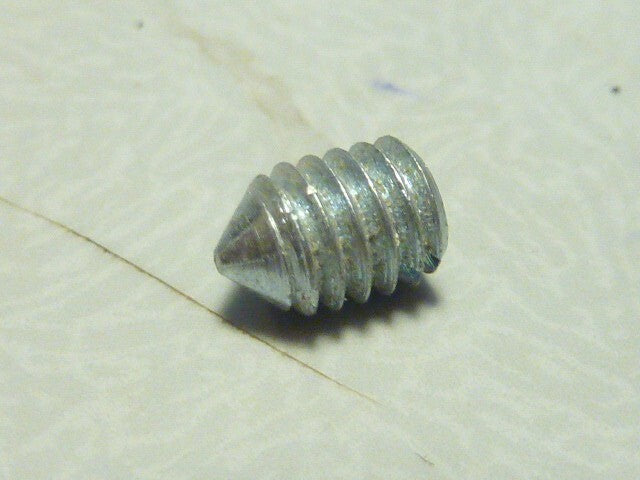 1 Vis  poignée Saker ancien stock 5x7 algi mobylette .. ancien stock neuf