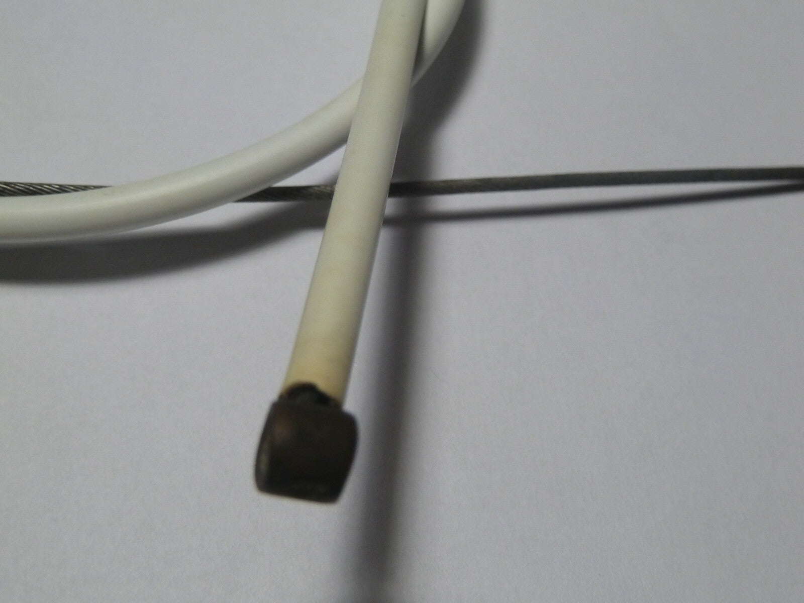 ancien cable gaine blanche frein avant velo vintage pliable Longueur total 78 cm