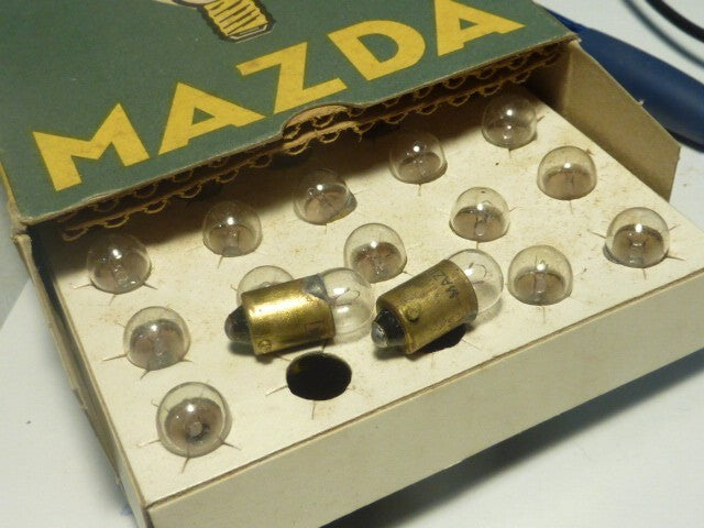 2 AMPOULES  vintage mazda  6V 0.25A tube 8.5 mm BA9S témoin