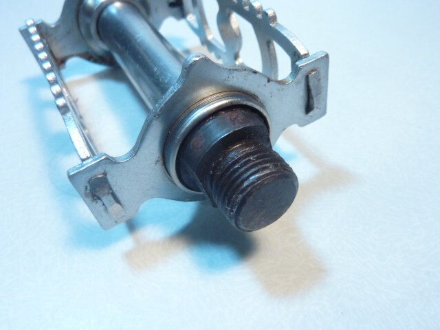 1 petite pédale lyotard ? vélo ancien vintage pedals  gauche  14/125