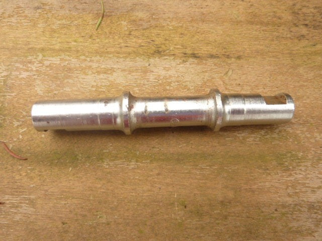 Nos axe clavettes pédalier RFG 125 mm  pédalier Bottom bracket  not stronglight