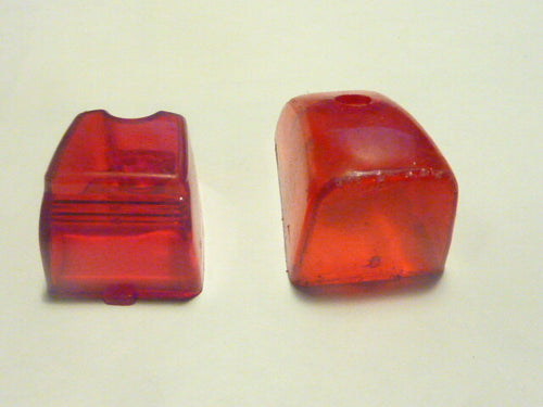 2 Ancien CABOCHON FEU ARRIERE origine inconnue  petit cibié ? arrière