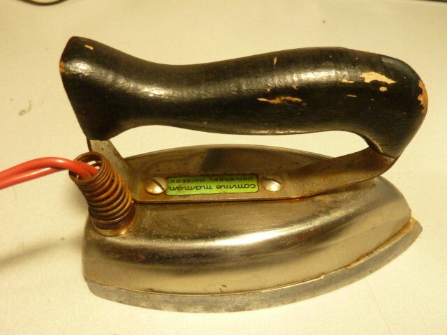 Ancien jouet fer à repasser électrique
