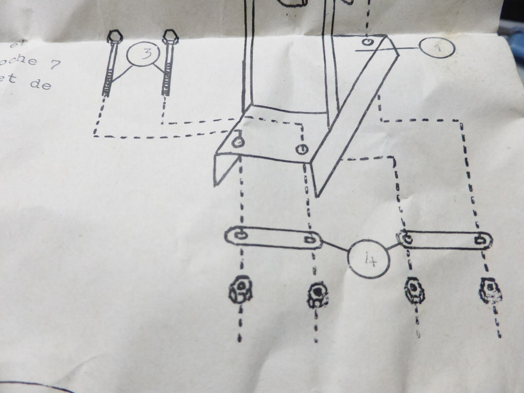 NOS pattes et vis fixation support vélo  voiture vintage