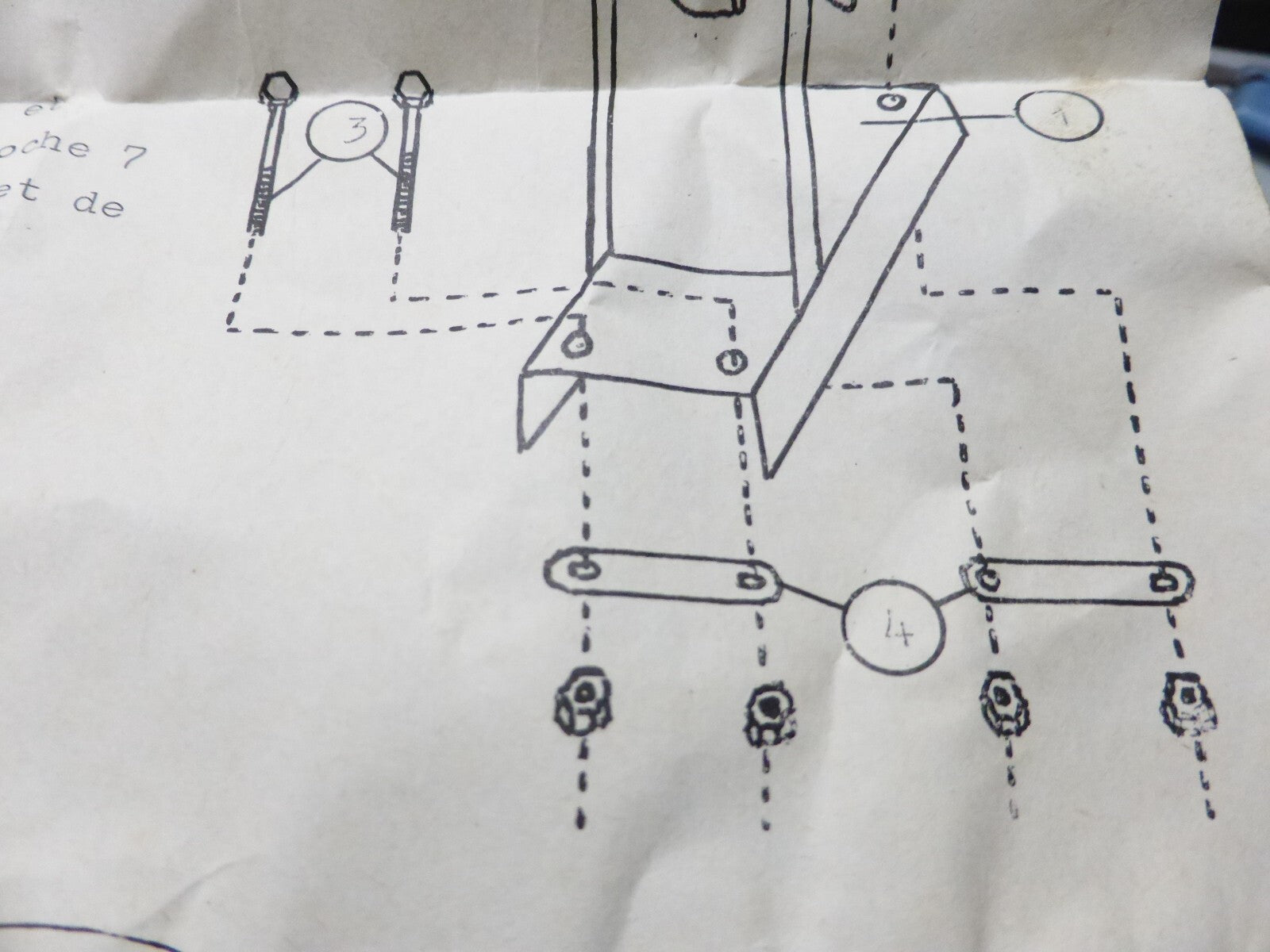NOS pattes et vis fixation support vélo  voiture vintage