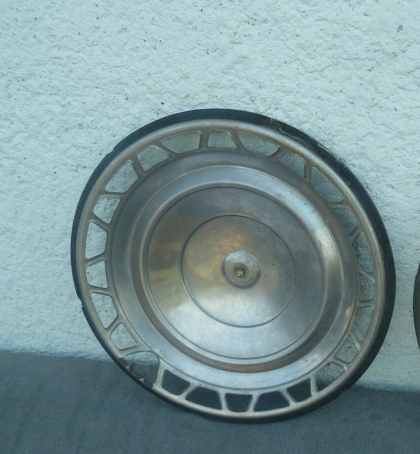 1 anciens vintage ENJOLIVEUR DE ROUE chromé 378 mm