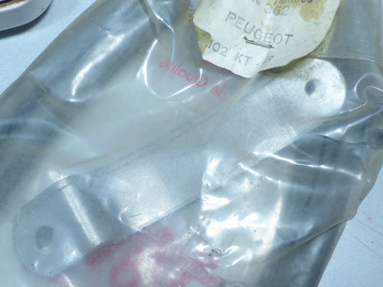 KIT DE FIXATION POUR PROTEGE JAMBES V&W MOBS PEUGEOT 102 KT - KR  "NOS"