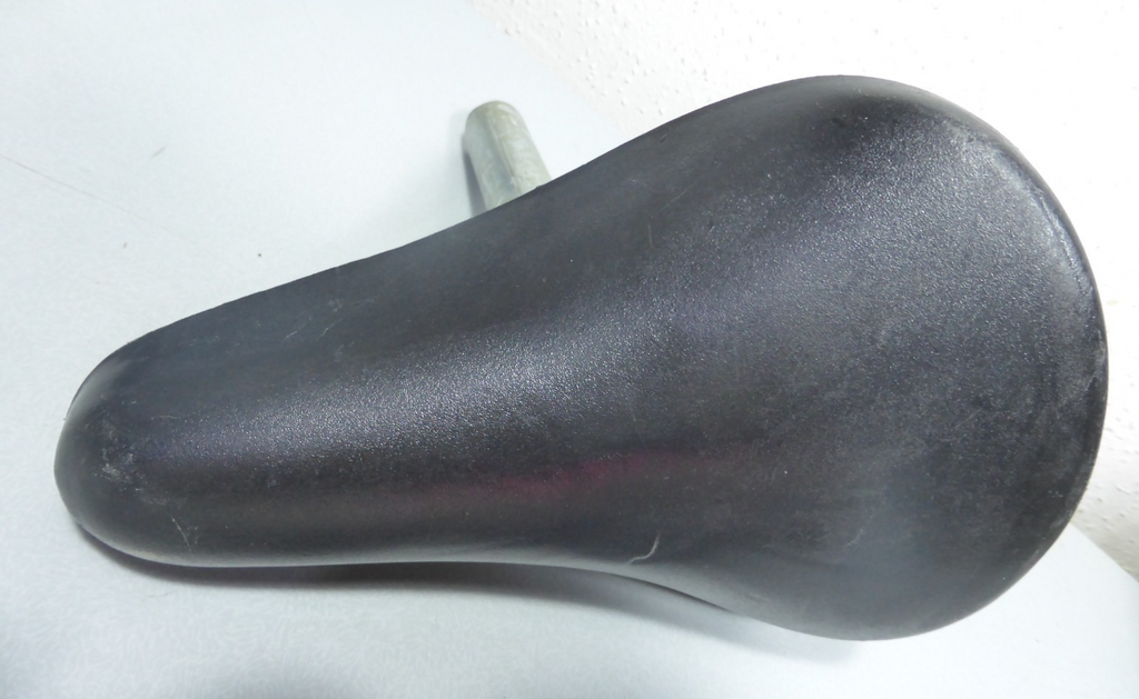 selle PIU petit vélo   tricycle  vélo enfant ancien vintage 1996 plastic