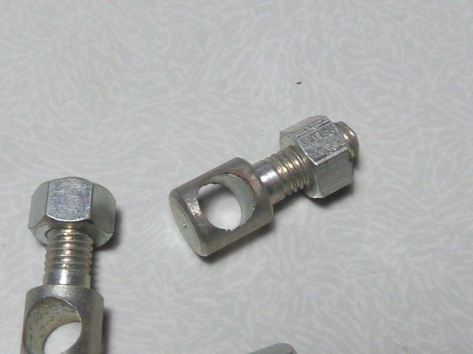 NOS 4 anciennes SERRE TRINGLE  L 22.3 X 8 X D 6mm POUR TRINGLE DE 6 mm Algi