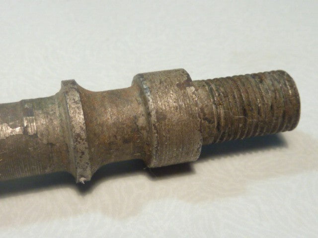 ancien Axe  longueur 121 mm diamètre 10mm  gorges
