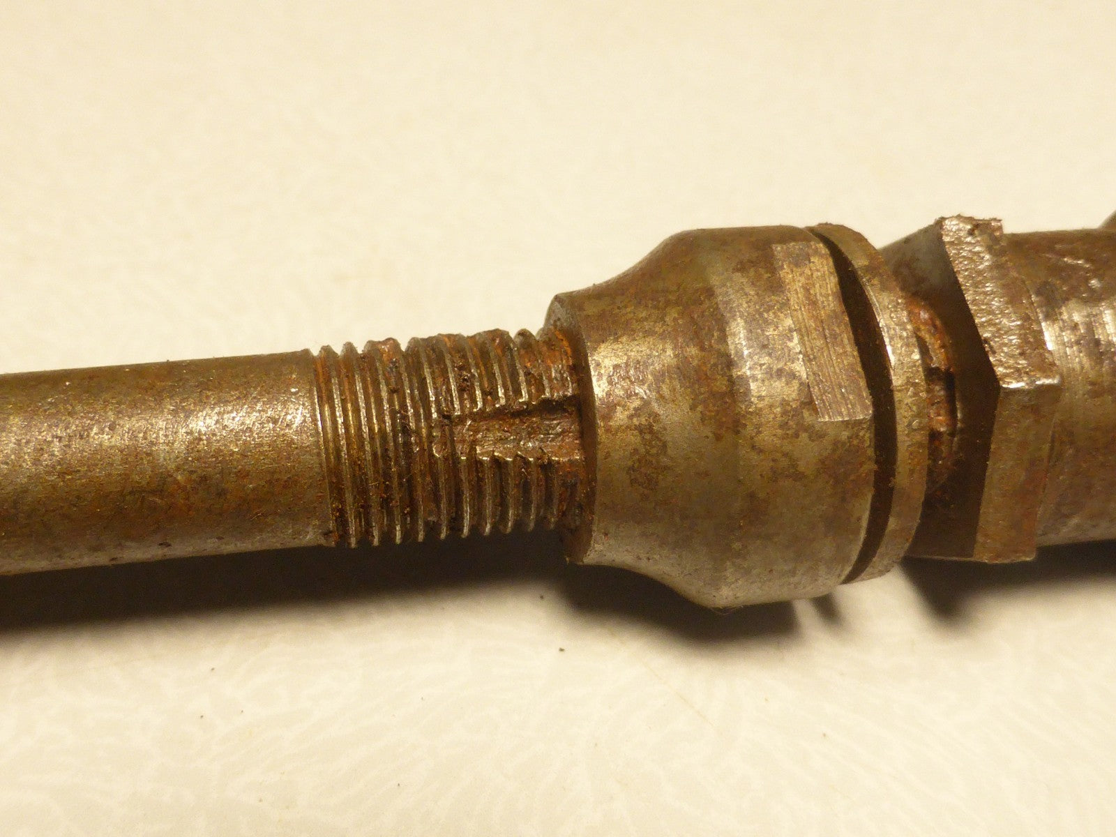 ancien axe velo cyclo  9.5x1.00 mm longueur 165 mm vintage