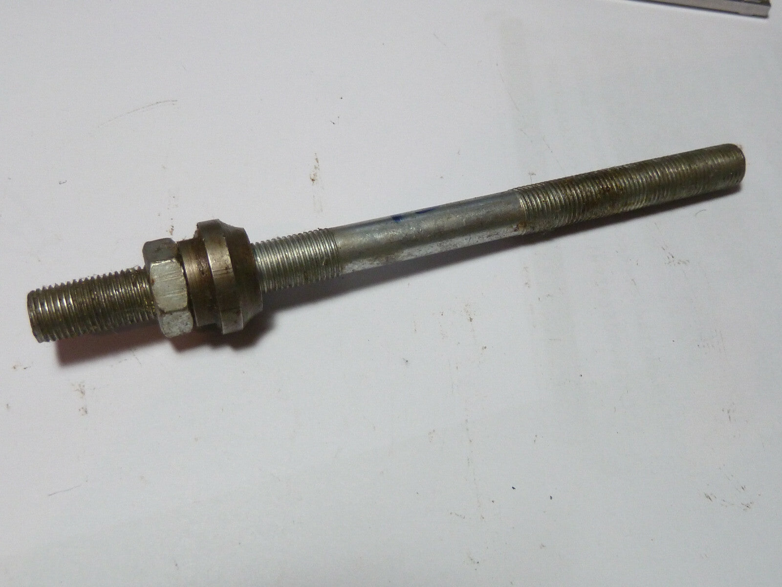 NOS axe 9.5 mm longueur 140 mm vintage ancien stock