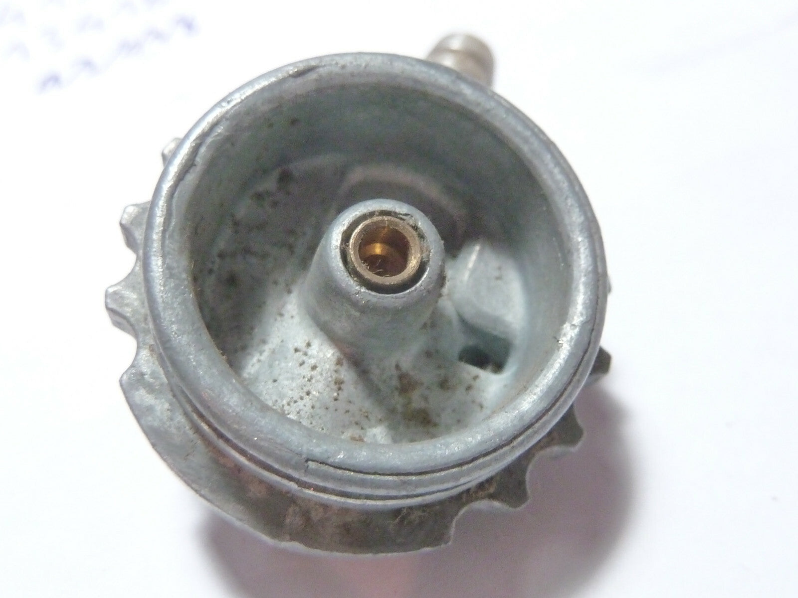 NOS neu 1 gurtner  carburateur  couvercle de cuve AD13 51V 51S moteur AV10