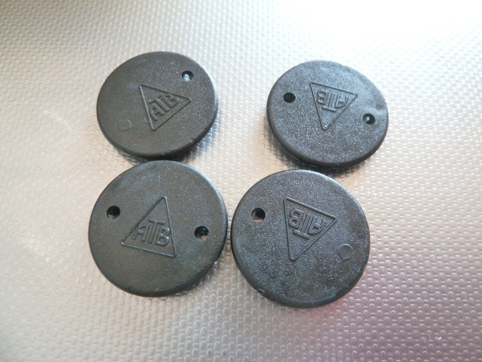 cache poussiere Bicycle Crankset Plastic Dust Caps Set Of 8 ATB Bike Parts NOS