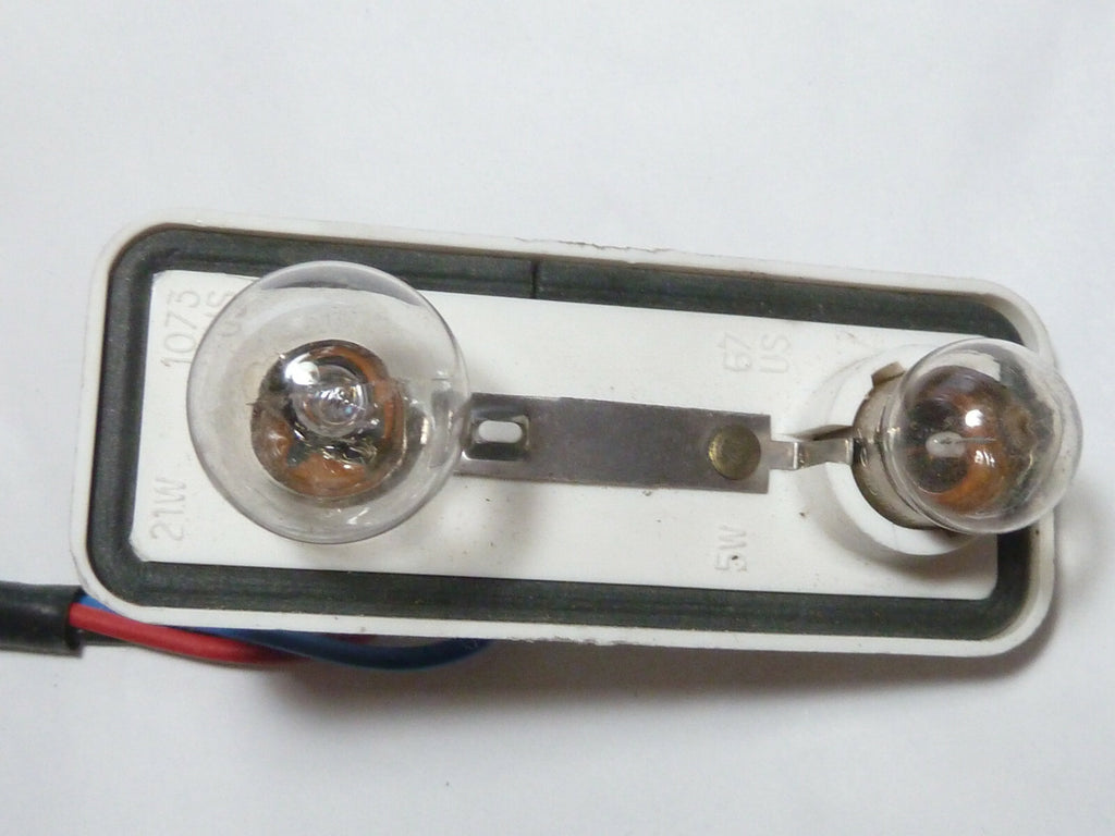 PEUGEOT 305 PORTE LAMPE FEU AVANT