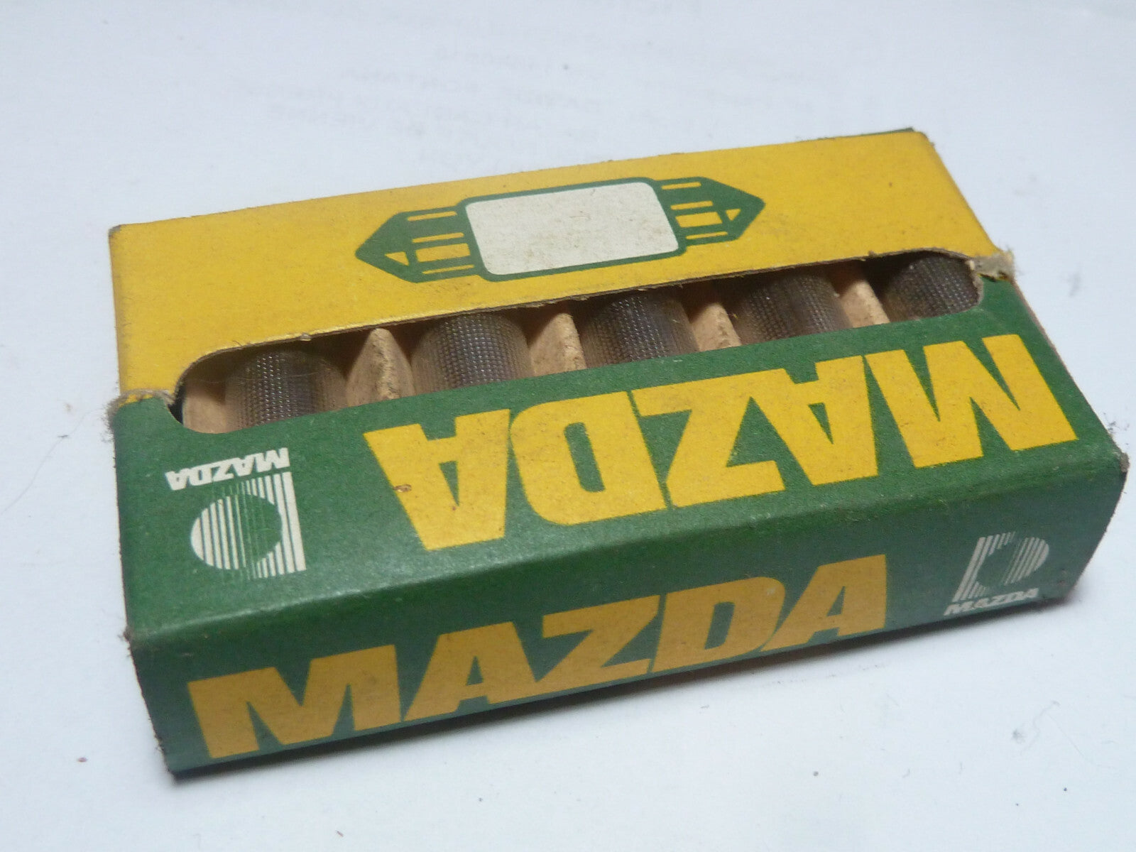 NOS NEU 1 ampoule Navette Mazda 810 6V 0,35A 10X42 pour plafonnier ou veilleuse