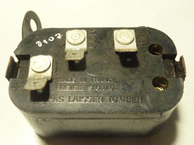 RELAIS CARTIER  12 VOLTS 12V.2L 40/45W ancien stock vintage 7102
