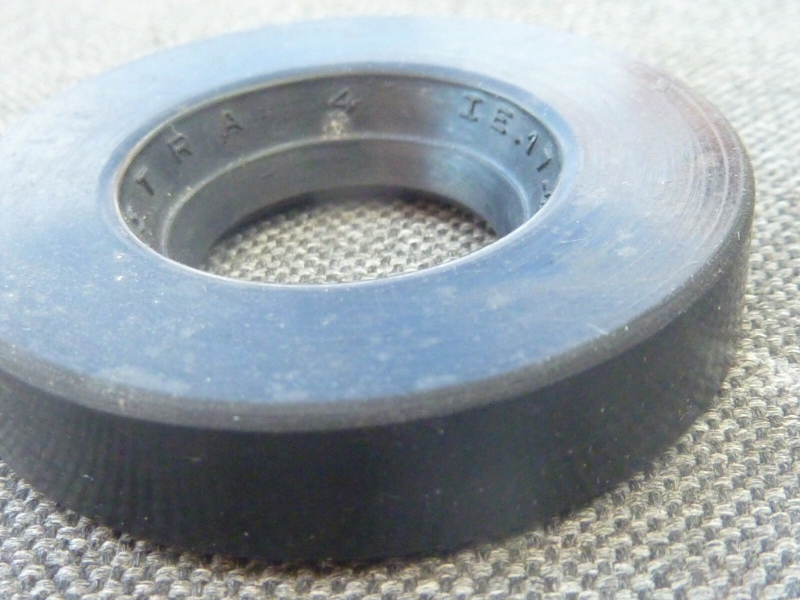 Joint spi de  40x17x8  IE.17.40.8 paulstra joint spi  Neuf
