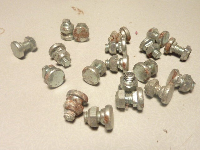 19 anciennes vis carter de chaine velo cyclomoteur mobylette vintage