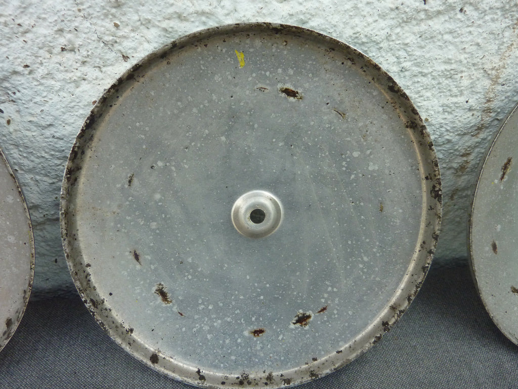 3 anciens vintage ENJOLIVEUR DE ROUE centre de roue  alu 173 mm