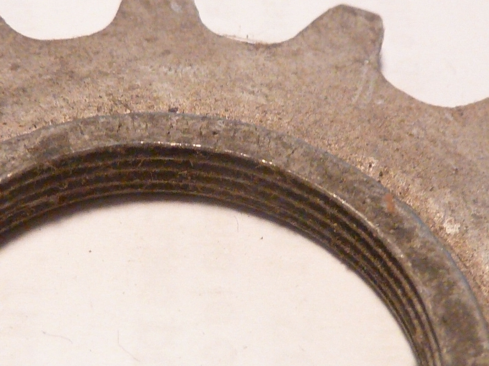 Pignon arrière 14 dents 3 mm chaîne 1/8 Ø 27 mm