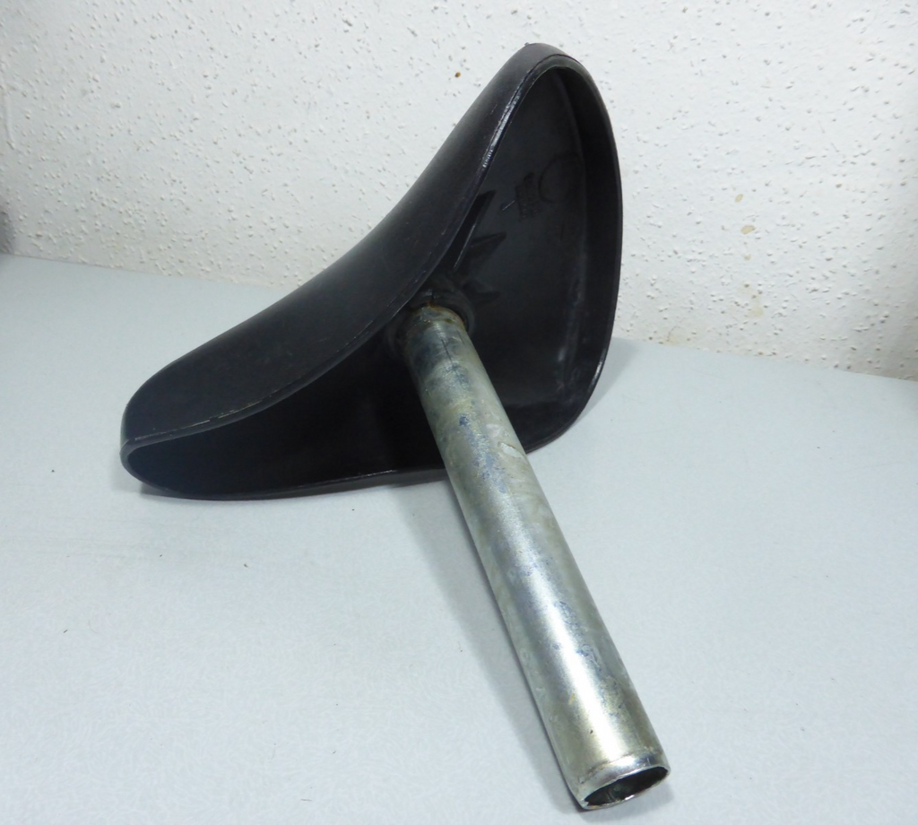 selle PIU petit vélo   tricycle  vélo enfant ancien vintage 1996 plastic