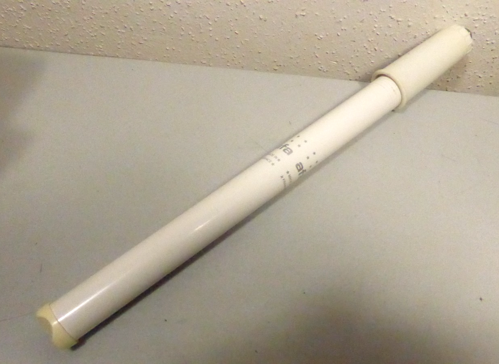 NOS NEW 1 pompe velotage  AFA POMPE A AIR 32.5-30 cm - MADE IN FRANCE blanche