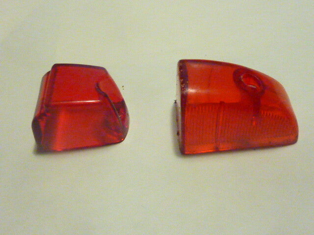 2 Ancien CABOCHON FEU ARRIERE origine inconnue  petit cibié ? arrière