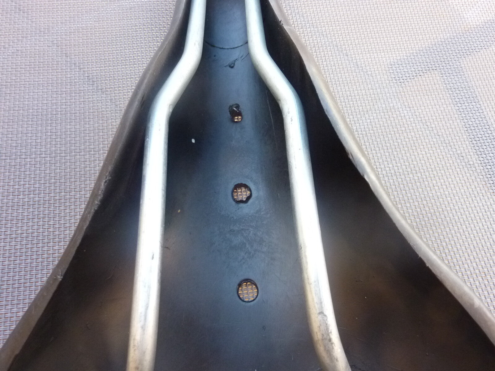ancienne  SELLE VELO grand prix - VINTAGE -  Saddle Made in France course fixie